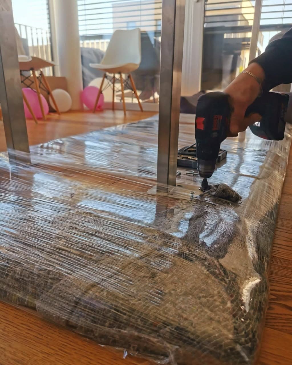 Fachgerechte Möbeldemontage und Verpackung in Stretchfolie